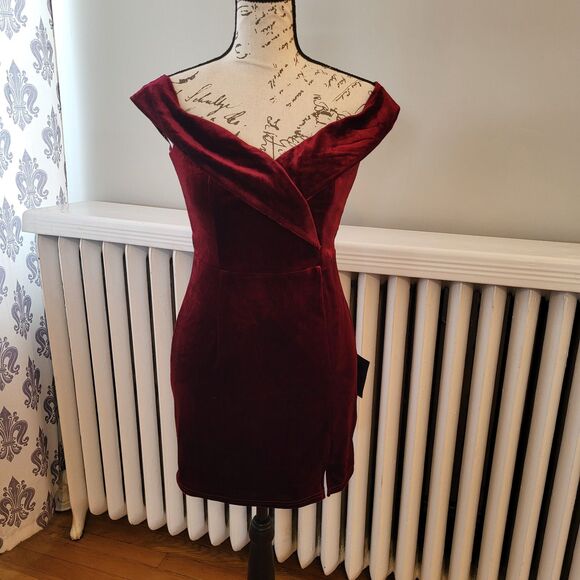 Lulu's NWT Burgundy Velvet Off-the-Shoulder Mini Dress, Sz S - Picture 3 of 13